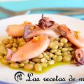 Chipirones plancha sobre cama de habitas baby