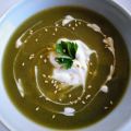 Crema fría de calabacín con albahaca, yogur,[...]