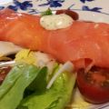 Rollitos de salmón ahumado con espárragos