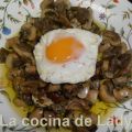 Champiñones al Ajillo con Huevo Poché