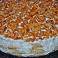 Tarta de nata con nueces