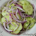 Ensalada de pepino y cebolla morada