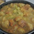 ALBONDIGAS DE BACALAO CON PATATAS Y GUISANTES