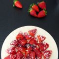 Tarta mousse de chocolate blanco y fresas