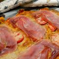 Pizza de espelta con tomate, pesto y jamón