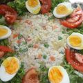 Ensalada de pollo con arroz y huevos