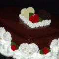 TARTA CORAZON DE PRALINE CUBIERTA DE CHOCOLATE