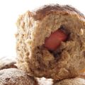 BOLLOS DE CENTENO Y SALCHICHAS