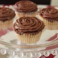 Cupcake sencillos con buttercream de chocolate.