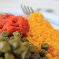 Plato tricolor. Arroz con tomate frito casero y[...]