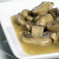 Champiñones en salsa de vino blanco