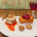Solomillo con foie, cesto de uvas y castañas