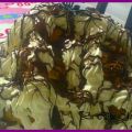profiteroles rellenos de crema ,con nata y choco