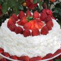 Tarta de nata y fresas sin huevo