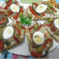 TOSTADAS CON ESCALIVADA