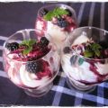Mousse de chocolate blanco y coulis de moras
