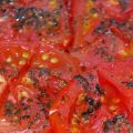 Tomates asados con ajo y albahaca, ideales para[...]