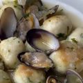 Albóndigas de merluza y almejas