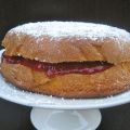 VICTORIA SPONGE CAKE CON MERMELADA DE FRESAS Y[...]