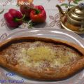 PIDE  (PAN TURCO, DE CARNE PICADA Y QUESO)