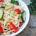 Espaguetis con albahaca y tropezones de verduras