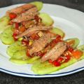 Asalto de picadillo sobre cuna de pepino asado