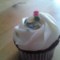 CUPCAKES DE CHOCOLATE CON ICING DE QUESO