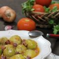 Coles de bruselas con tomate y jamón