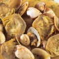 Alcachofas con almejas y calamares