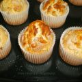 MAGDALENAS CON PIÑONES