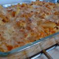 Macarrones gratinados con salsa de tomate y[...]