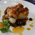 BACALAO A LA MIEL CON CEBOLLA, PASAS Y ALMENDRAS