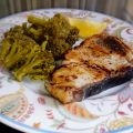 MARRAJO A LA PLANCHA CON BRÓCOLI EN OLLA RÁPIDA