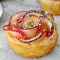 Tarta de manzana en forma de rosa