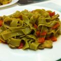 Pasta fría con aderezo verde y verduras