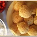 Scones con nata y fresas