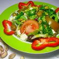 Ensalada griega con pistachos
