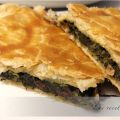 Empanada de espinacas, pasas y anchoas