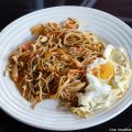Gulas con huevo frito.