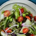 Ensalada de lechuga y edamame