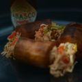 Plátano macho relleno con pollo y salsa[...]