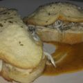 Tostas de gulas con mousse de tortilla