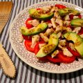 Ensalada de tomate, pollo y aguacate