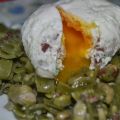 Habitas tiernas con jamón y huevo poché