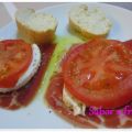 Milhojas de jamón serrano, tomate y mozzarella