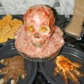 Meat head and burn hand hamburger.