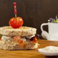 RECETA: Sandwich de huevo, salmón y salsa[...]