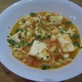 Pochas con sofrito y dados de bacalao