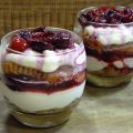 Vasitos de queso mascarpone y arándanos