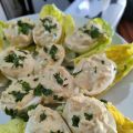 HUEVOS RELLENOS CON AGUACATE Y MAYOSESA DE ATUN